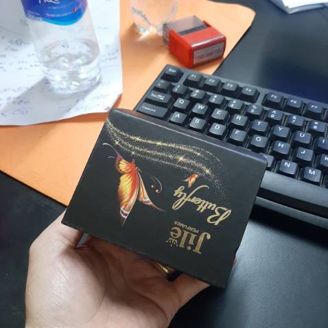 Mùi thơm nhẹ, rất kích thích, thơm lâu, hộp nhìn sang trọng xịn sò , người yêu mình rất thích. Rất thích hợp làm quà tặng. cảm ớn shop. Hết lại ủng hộ