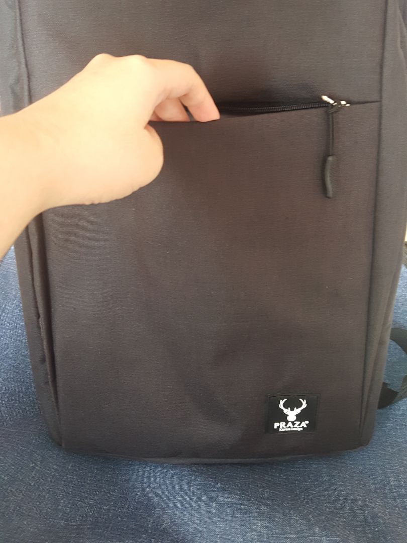 balô ngon nha mấy bồ, màu đen đậm lắm mà vì nắng nên nhìn hình mình hơi lợt xíu. balô khá bự cho bạn nào đựng nhiều và size laptop bự nhất đều ok hết. dây chắc chắn êm, có lót dây và bên trong để tránh va đập và đau vai. có chỗ đựng nước và logo so deep nữa :")) hàng việt nam với giá vậy là quá chất lượng rồi. tặng điểm cộng cho tiki và shop vì mình mới order trước hôm sau đã có rồi mà mình ko có xài tiki nơ nha.