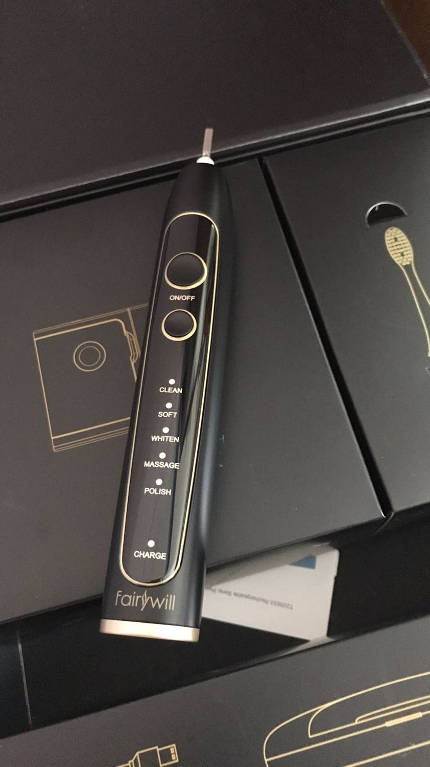 Tiki giao hàng nhanh, đóng gói lịch sự, đẹp mắt, còn có 8 loại đầu bàn chải khác nhau