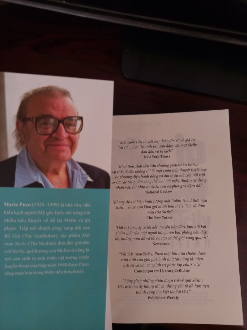 Tác phẩm của Mario Puzo luôn làm mình thấy hứng thú, những cái tên, những màu sắc và những câu truyện cuốn hút đến trang cuối cùng.