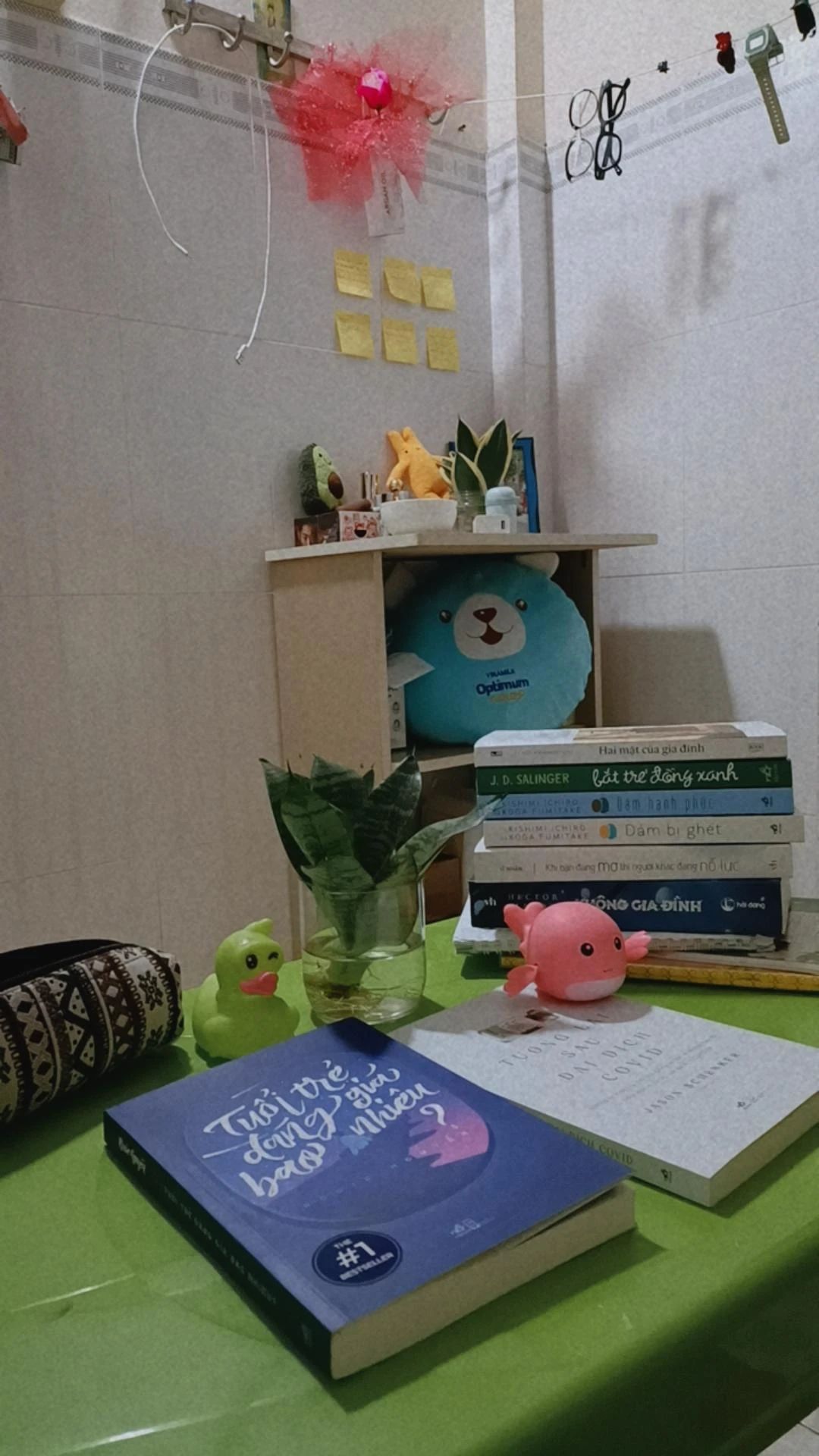 sách giao về nguyên vẹn không trầy móp 
nội dung sách được chia ra nhiều lĩnh vực. có nhiều lĩnh vực mình chưa cí nhiều hiểu biết nên đọc hơi khó hiểu
nhưng những lĩnh vực như y tế hay giáo dục, truyền thông hay nông nghiệp thì đều rất thú vị