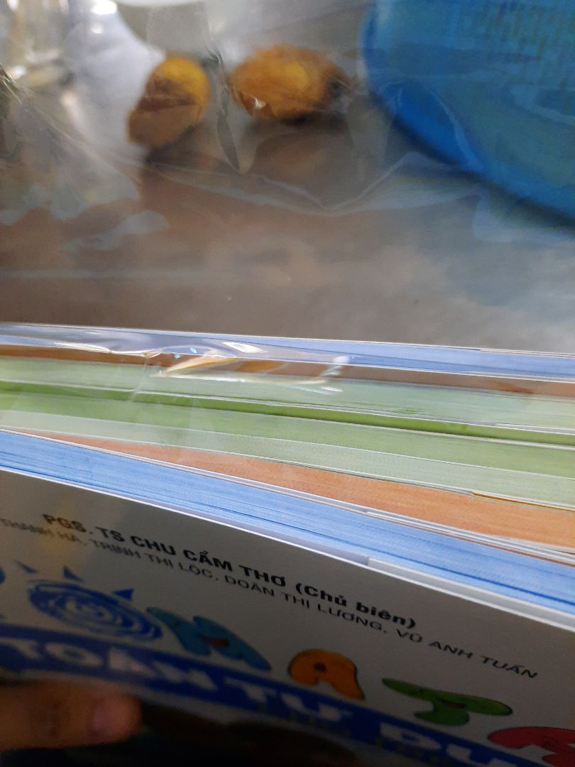 sách dày dặn, chất lượng in tốt. Nội dung thú vị, không phải chỉ mỗi toán mà còn tập được một số kỹ năng khác. bé nhà mình học có vẻ hứng thú.