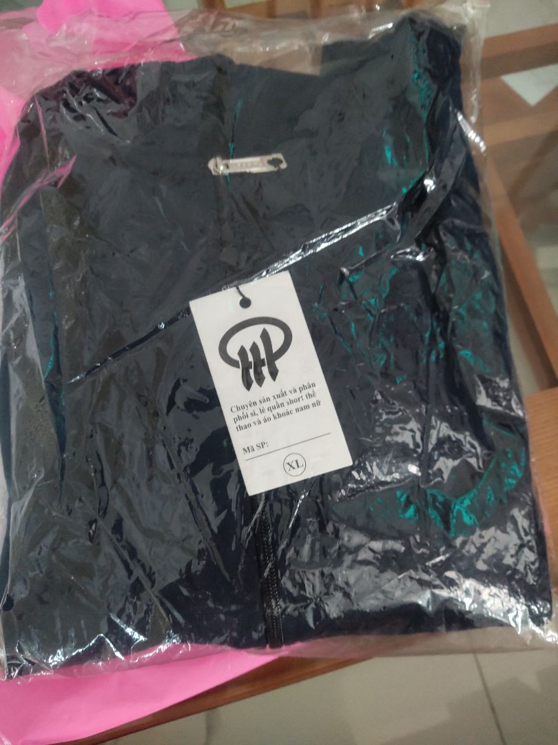 Giao hàng đúng mẫu, đẹp. Nên mua lớn hơn một size so với bình thường. Shop giao nhầm màu nhưng do áo đẹp nên vẫn cho shop 5 sao.