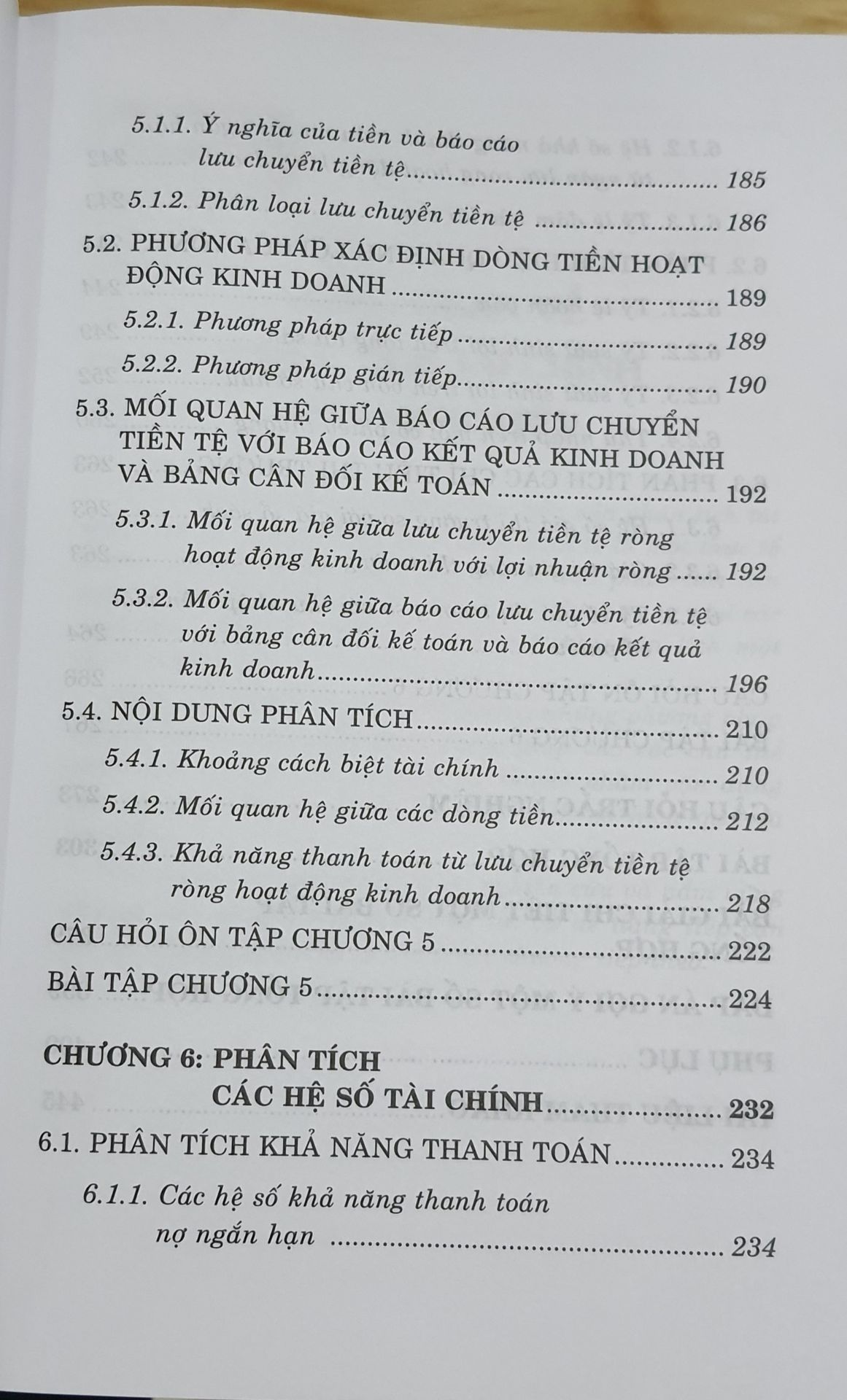 Nội dung bài giảng dễ hiểu, tuy nhiên Câu hỏi và Bài tập ở cuối mỗi chương lại không có đáp án để đối chiếu. Thật khó cho các độc giả nếu muốn tự học.