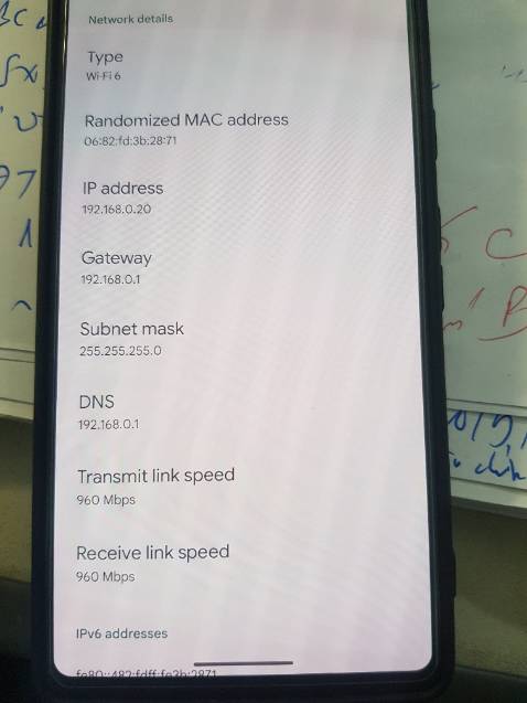 Router trông cứng cáp, khoẻ mạnh và ko quá hầm hố. Sóng sánh ổn định, độ đâm xuyên và tốc độ truy cập qua nhiều tường cản ở mức tốt