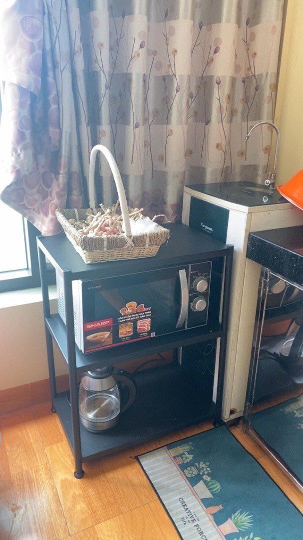 Thép cứng, chắc chắn. Sản phẩm rất đẹp, lắp ráp cũng rất dễ, mà màu đen, rất đáng tiền, mình đã ngắm lâu rồi mới mua cũng k thất vọng điểm gì. Hàng nặng