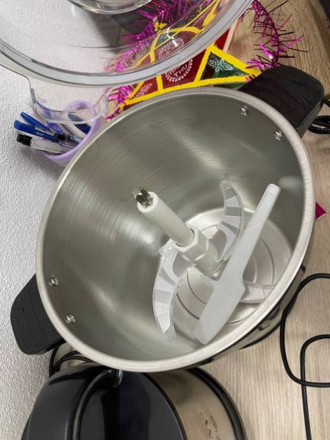 Cối to xay đc khá nhiều thịt 1 lúc, xay nhanh chóng, làm thịt xay tại nhà an toàn sạch sẽ rất yên tâm