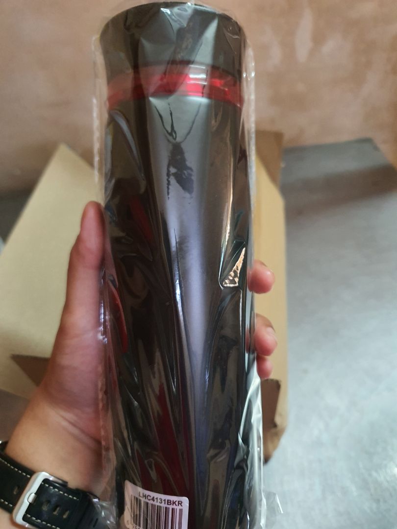 shop giao hàng tốc độ ánh sáng luôn, đặt tối bửa trước nhưng trưa hôm sau đã nhận được. Bình rất đẹp, cầm nhẹ tay, ko có mùi hôi gì cả, chất lượng thì ko bik ntn nhưng cả nhà mình ai cũng khen bình đẹp cả