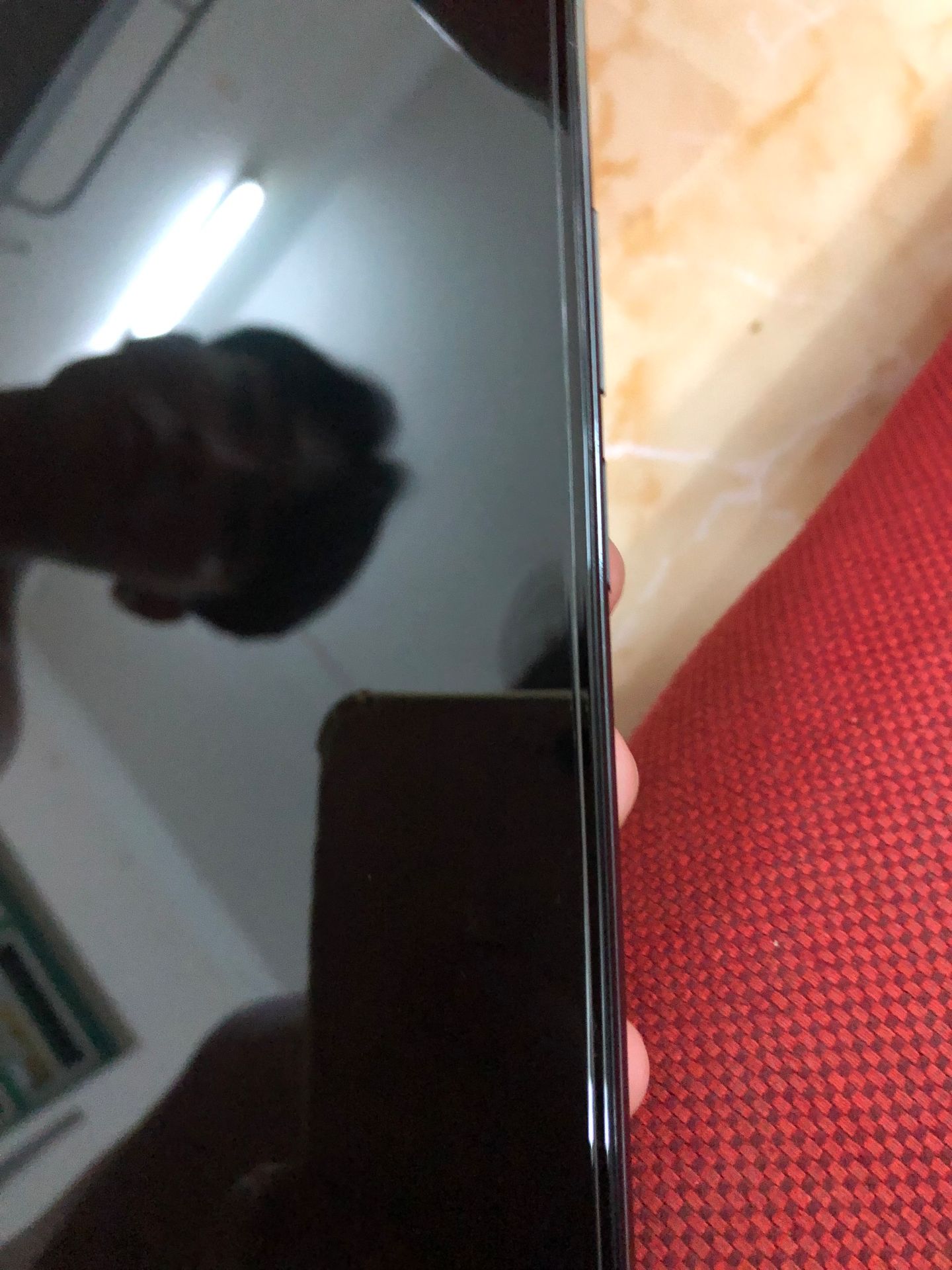 miếng dán hơi nhỏ so với màn hình. cảm giác hở các cạnh 4 phía. được cái đóng gói tốt, cảm giác vuốt chạm oke cho 4 sao