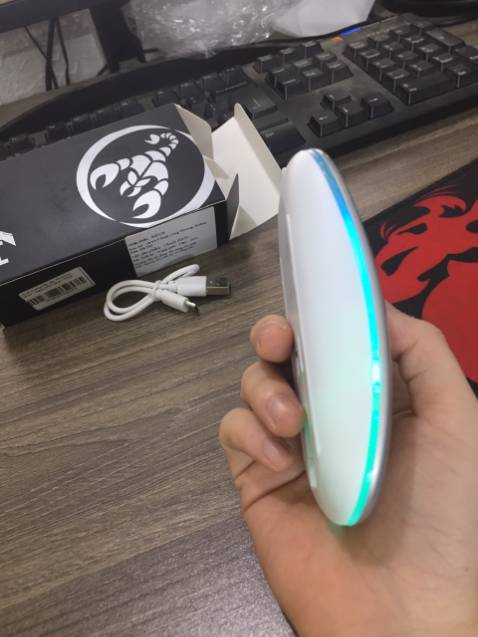 chim ưng, chuột nhạy, dùng sướng tay, thích nhất khoản có đèn led trông khá phê, êm mượt vote 5 sao, có cả tem phiếu bảo hành hẳn hoi nữa nha mn