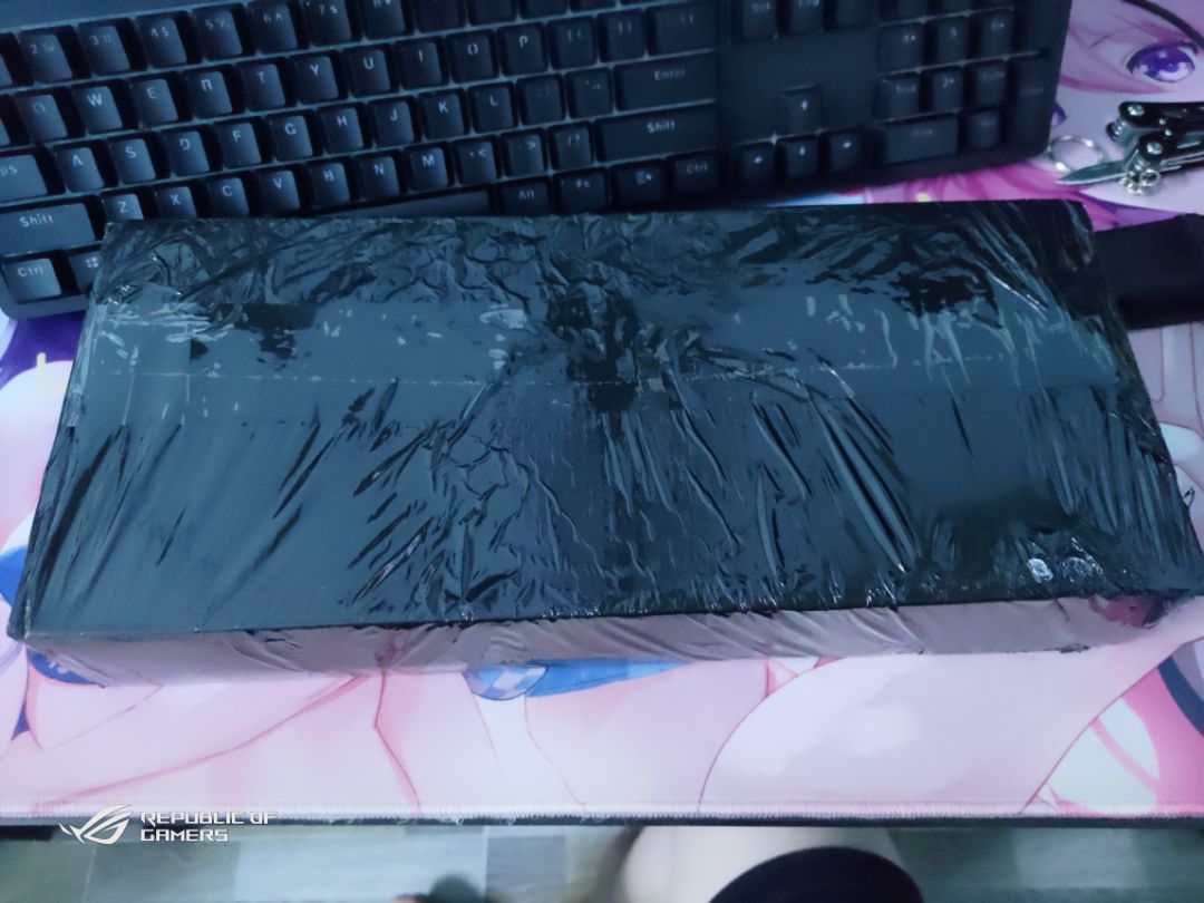 Đóng gói rất chắc chắn, có thư cảm ơn và phiếu bảo hành đàng hoàng, có tặng thêm 1 keycap phím esc hình cờ VN, có điều bàn phím không có phím F12, may là mình có bộ keycap khác nên không sao cả. Nói chung chất lượng rất okay Đóng gói rất chắc chắn, có thư cảm ơn và phiếu bảo hành đàng hoàng, có tặng thêm 1 keycap phím esc hình cờ VN, có điều bàn phím không có phím F12, may là mình có bộ keycap khác nên không sao cả. Nói chung chất lượng rất okay