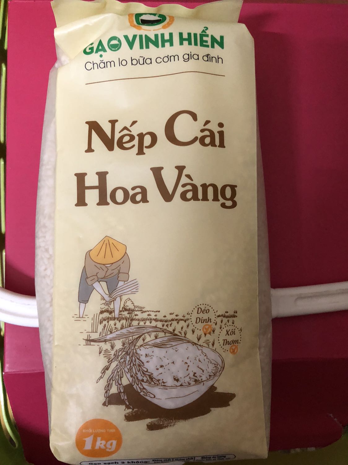 Cầm bịch nếp là thấy nhà SX rất trân trọng khách hàng và rất tâm huyết với chất lượng SP. Nếp dẻo và rất thơm. Hài lòng về sp