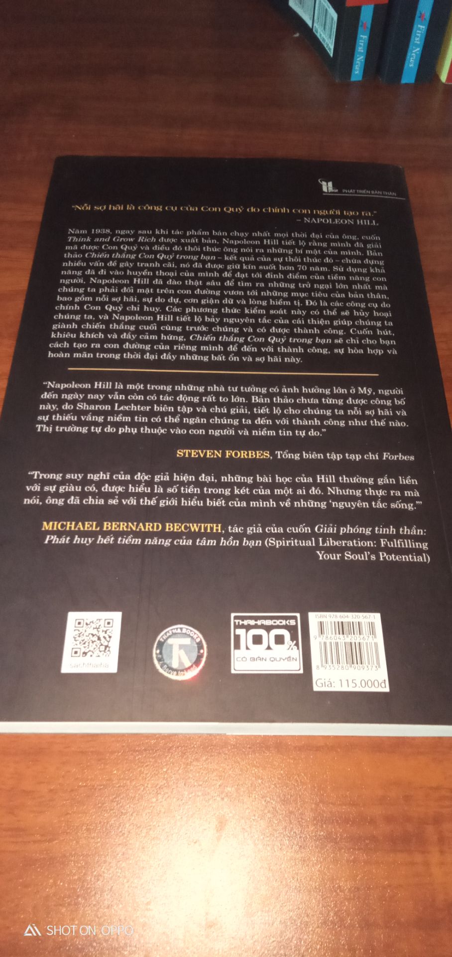 Mình nhận sách về mới toanh mùi giấy thơm phức, nội dung thì chứa đựng nhiều triết lý không đọc kĩ là không hiểu j , chắc mình phải nghiên cứu ngẫm nghĩ nhiều mới thấm được, tuy nhiên hộp giấy của tiki đóng gói khá sơ sài lộ cả sách bên trong, không ảnh hưởng chất lượng sản phẩm nhưng mình nhìn thấy khó chịu quá :)) mong tiki cẩn thận hơn ạ