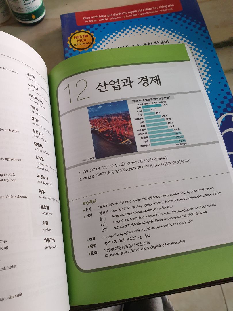 sách chuẩn, dày, in màu bản đẹp, cầm nặng tay ??