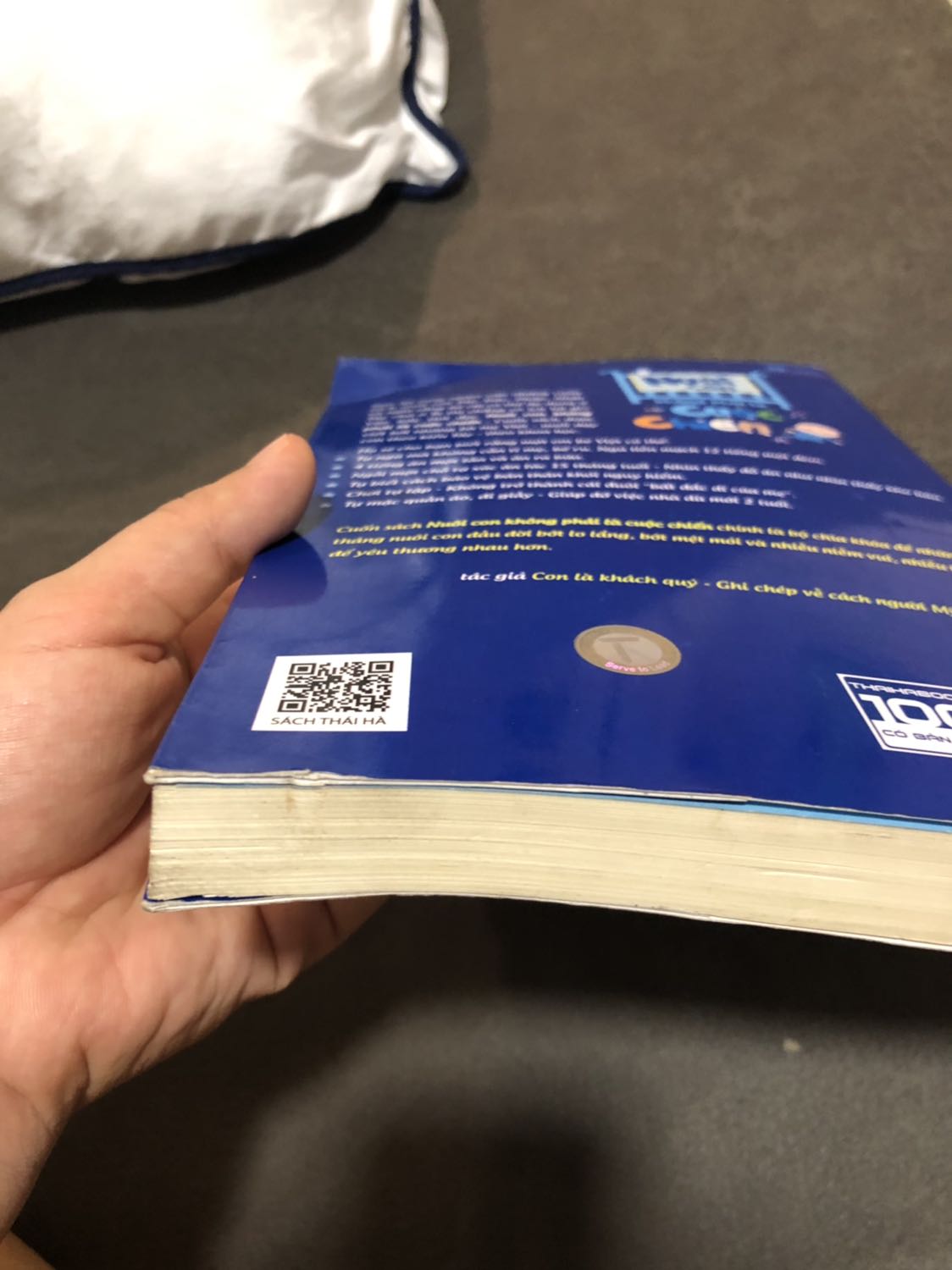 Mua sách mới mà giao cái bìa không thể chấp nhận nổi, quá cũ. Sách mới đọc rồi cũng ko thể cũ như vậy nữa. Sách bị gãy gập. Đề nghị đổi sách mới giùm.