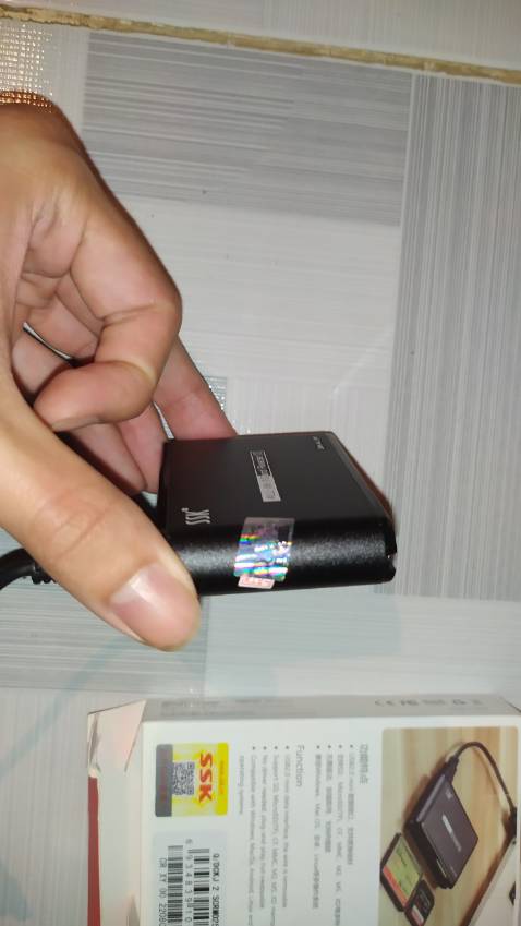 Đầu đọc thẻ ok, đóng gói cẩn thận. Nhưng góp ý nhỏ là khi dán tem bảo hành thì nhân viên nên cẩn thận xíu, không ai muốn nhận 1 chiếc hộp rách khi mua hàng cả.