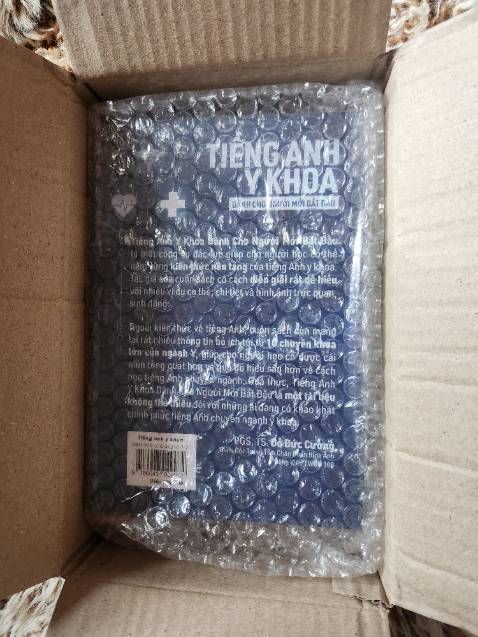 Sách rất phù hợp cho các bạn muốn tìm hiểu thêm về thuật ngữ y khoa để tăng điểm thi tiếng Anh hoặc các bạn đang mới bắt đầu học ngành y hoặc muốn tìm hiểu thêm về tiếng Anh y khoa. Sách trình bày đơn giản, có hình minh họa và dễ hiểu.