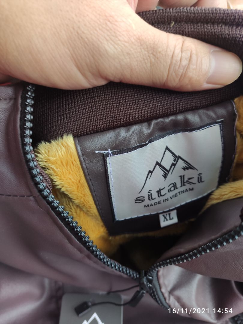 hơi rộng. nhắn tin xin đổi hành nhưng shop ko trả lời