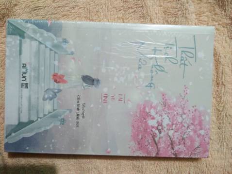 Xuất sắc á. Mua sale mà vừa đỉnh vừa giao hàng nhanh, yêu thậc sự. Trong mấy cuốn chỉ có cuốn này có bọc, nên nhìn đã mỡi lại cực kì xinh xẻo. Nội dung thì khỏi bàn rồi, đọc xong gớt 10 dòng nước mắt huhu