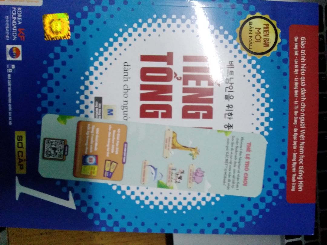 sách đẹp lắm ạ, nội dụng dễ hiểu, có app để luyện nghe nữa. Nên mua nhaaaaaaaaaaa với có thêm bookmark nữa á dth xỉu
