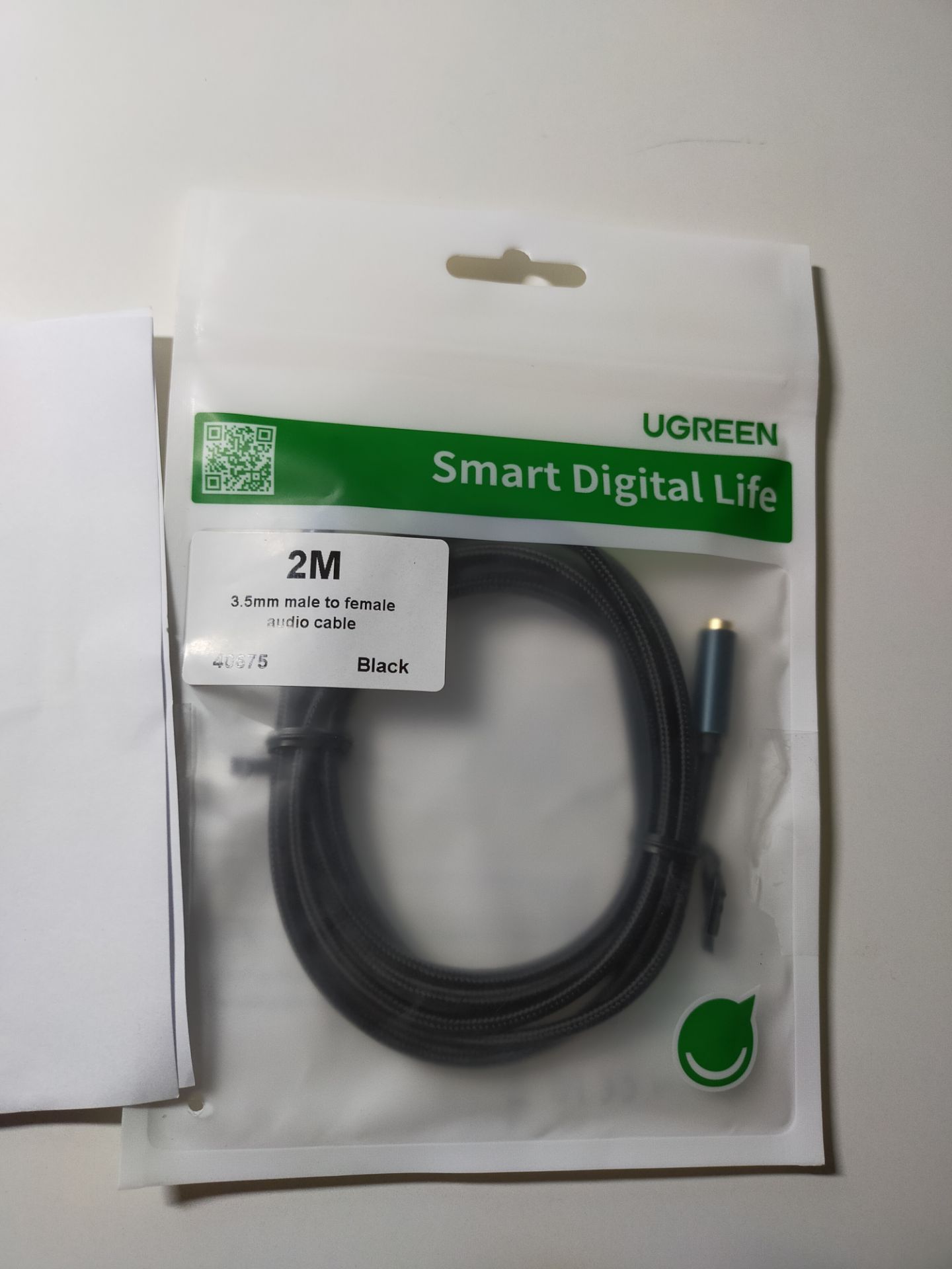 Sản phẩm rất đáng tiền luôn. Có bao bì, nhãn mác đàng hoàng.
 Thân cap nhỏ, bọc 3 lớp chắc chắn. Đầu cap bằng kim loại, mức độ hoàn thiện chi tiết rất đẹp, phần đuôi đầu bằng cao su nhưng dày và ko dễ đứt. 
Cap loại TRRS, kết nối hoàn toàn ngon lành, âm thanh lẫn mic đều tốt.
Bỏ ra nhiều tiền hơn các loại dây nhựa mua ngoài mấy tiệm vi tính 1 xíu mà chất lượng hơn hẳn.