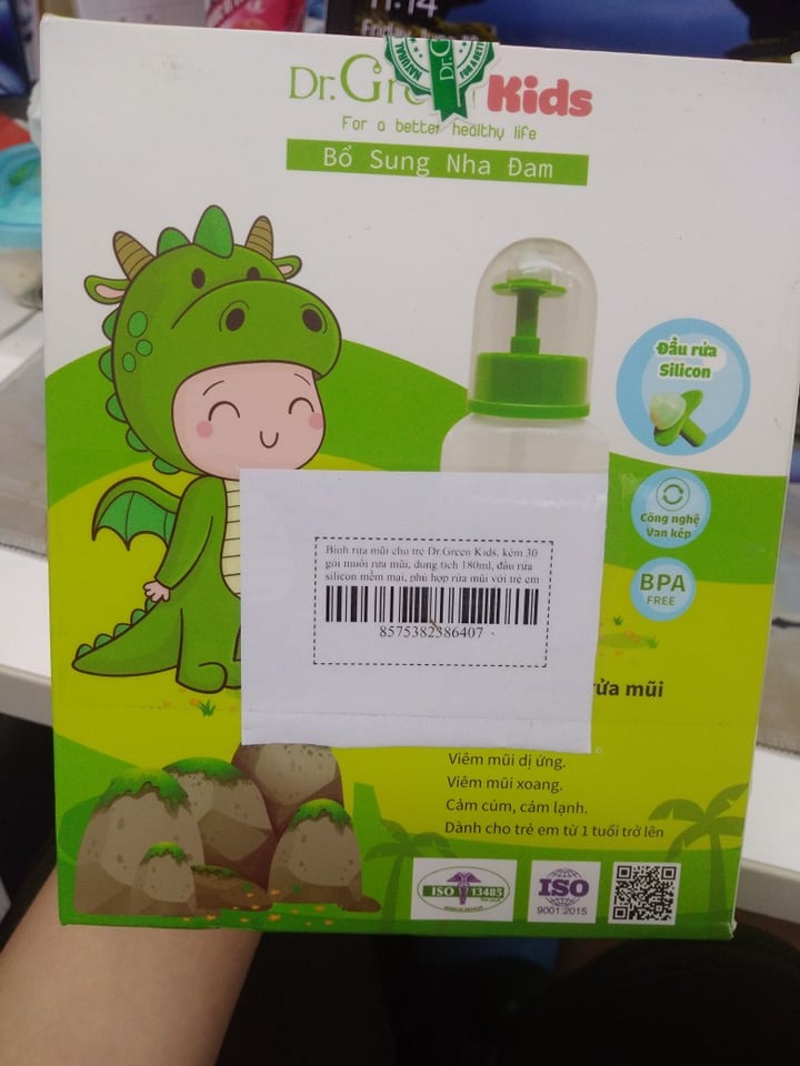 -Giao Hàng nhanh, đóng gói cẩn thận
- Hàng có tem đảm bảo hịn, màu sắc và hình bìa rất đáng yêu, bé nhà mình rất thích.
- Đầu silicon khá mềm, bình có kích thước nhỏ gọn, vừa tay, các bé trên 4 tuổi có thể tự cầm rửa mũi mà bố mẹ ko cần lo bình to quá so với tay con.
- Nói chung giá thành hợp lí, là một sản phẩm nên có trong tủ thuốc gia đình