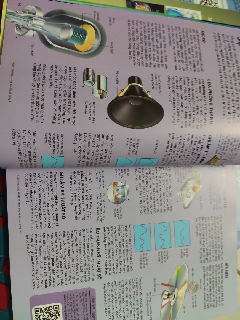 tuyệt vời. giao hàng cực nhanh, 16h hôm trc đặt, 10h sáng hôm sau đã có (do mưa chứ không không chừng còn sớm hơn).  sách in màu dày dặn, nội dung bổ ích, giá mềm. ko có j để chê.