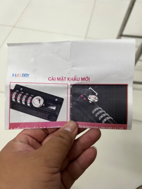 Rất chắc chắn , có kèm hướng dẫn sử dụng và ốc vít đầy đủ , tuy nhiên mình chưa đổi được mật khẩu mặc định với lại cũng chưa cần đổi , nếu cần sẽ liên hệ shop sau