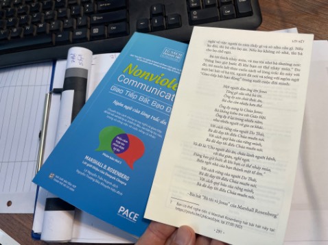 Sản phẩm bị lỗi, những trang cuối đã bị tách rời ra! Shop có đổi lại được sản phẩm ko?