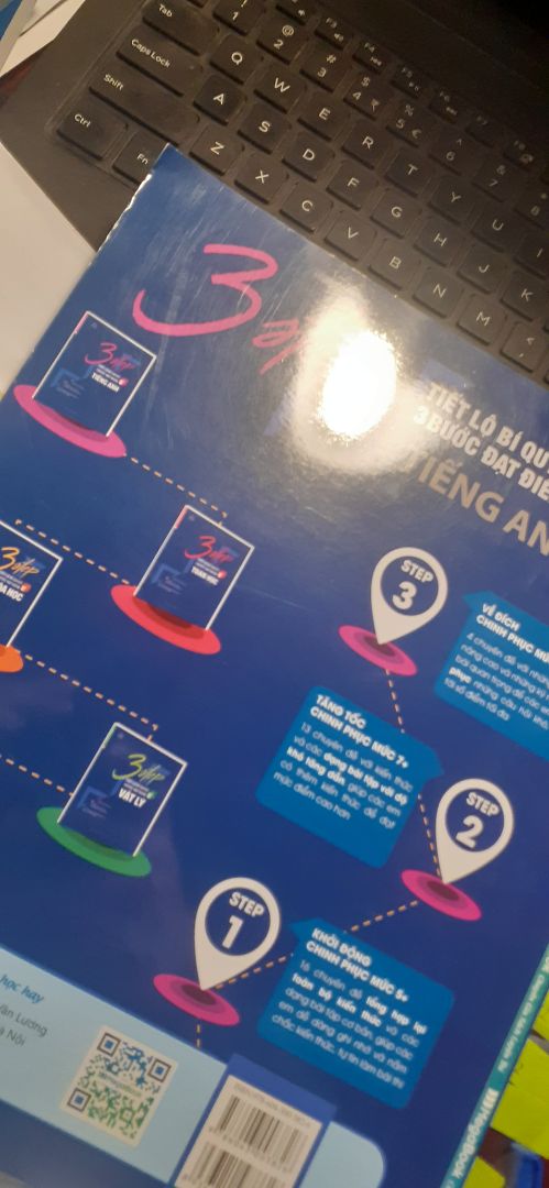 Mình kiến nghị với shop chút nhé! Sách mà mình nhận được khi unboxing thì không hề bọc và bị xước rất nhiều ạ! Ở góc bên phải cũng bị tróc mất một mảng! (ngoài bìa) Shop xem xét được không ạ? Chứ thế này mình hơi thất vọng ạ?