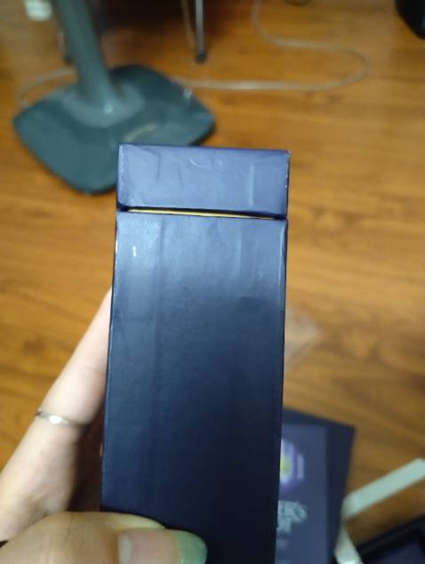 Có thể mình đã gặp lỗi từ nhà sản xuất và thực sự cảm thấy rất thất vọng. Sản phẩm còn nguyên seal nhưng khi mở ra phần hộp bên trong bị xô lệch, thậm chí rách, hộp đựng bài thì gặp tình trạng như trong ảnh cảm giác như đã bị mở ra. Mặc dù giá thành khá tốt so với thị trường nhưng mình mong có thể có một trải nghiệm tốt hơn
