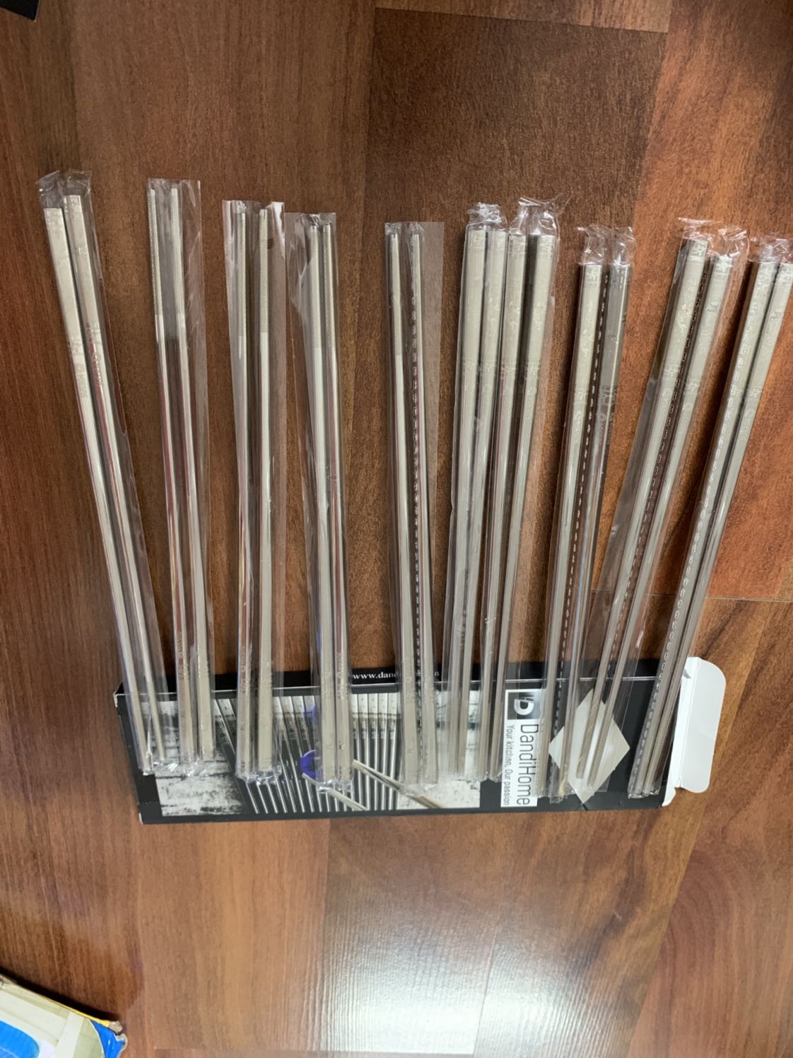 Rất hài lòng với bộ đũa inox 304 DANDIHOME ! Nhận được hàng thấy đã ưng lắm rùi í, háo hức *** để nấu bữa tối luôn. Gắp thức ăn bám chứ không như những đũa mình đã từng dùng trước đó. Mình dùng rán nem và gắp nấm rơm tròn to mà vẫn bám như hình, vậy là hài lòng rùi đó! Muốn up thêm vài cái ảnh nữa mà hệ thống chỉ cho giới hạn 5 ảnh thôi thì phải. Dùng thêm 1 thời gian nữa để *** độ bền của inox để  mua thêm bộ nữa. Ủng hộ sản phẩm đũa inox 304 chất lượng này của DANDIHOME và Tiki nhé! Rất hài lòng với bộ đũa inox 304 DANDIHOME ! Nhận được hàng thấy đã ưng lắm rùi í, háo hức *** để nấu bữa tối luôn. Gắp thức ăn bám chứ không như những đũa mình đã từng dùng trước đó. Mình dùng rán nem và gắp nấm rơm tròn to mà vẫn bám như hình, vậy là hài lòng rùi đó! Muốn up thêm vài cái ảnh nữa mà hệ thống chỉ cho giới hạn 5 ảnh thôi thì phải. Dùng thêm 1 thời gian nữa để *** độ bền của inox để  mua thêm bộ nữa. Ủng hộ sản phẩm đũa inox 304 chất lượng này của DANDIHOME và Tiki nhé!