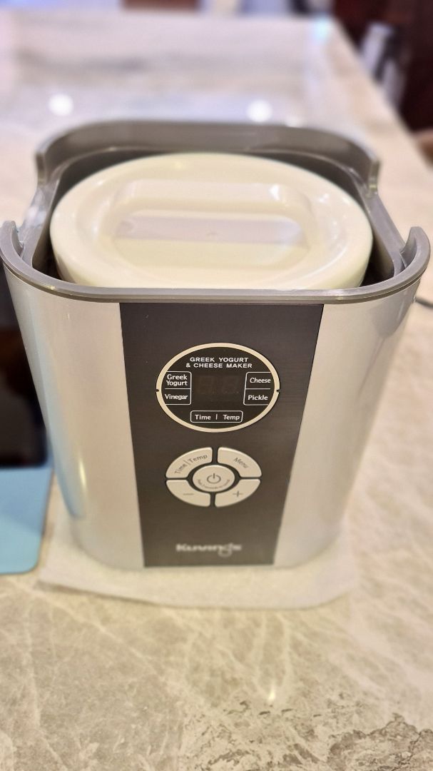 máy dễ sử dụng, làm sữa chua rất ngon (sánh, mịn, ngọt vừa, chua thanh). máy dễ sử dụng, làm sữa chua rất ngon (sánh, mịn, ngọt vừa, chua thanh).