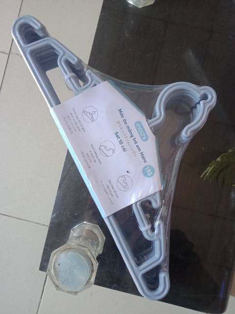 Sản phẩm được làm từ chất liệu nhựa nguyên sinh khá tốt , phù hợp cho việc phơi quần áo trẻ nhỏ cũng như phơi đồ lót người lớn , giá cả sản phẩm hợp lý . Phong cách bán hàng của shop rất trân thiện , đóng gói cẩn thận , giao đúng giao đủ số lượng , màu sắc , kích thước . Thay lời muốn nói xin dành tặng shop 5 SAO và trân trọng cảm ơn !