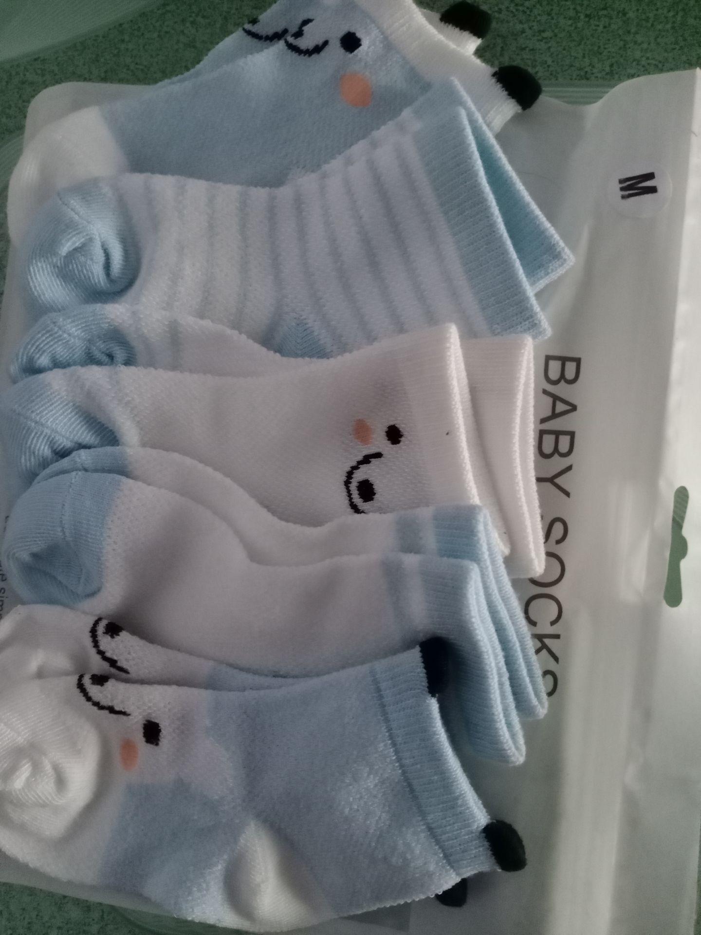 NV giao hàng thân thiện. sp  dễ thương nhưng chất liệu hơi mỏng