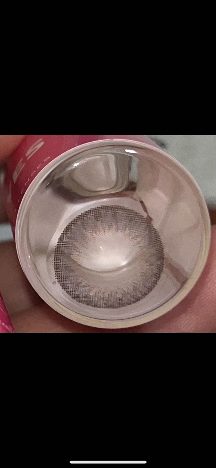 Sáng mắt, êm. Ai màu mắt sẫm mà đeo lên thì bánh cuốn khỏi nói