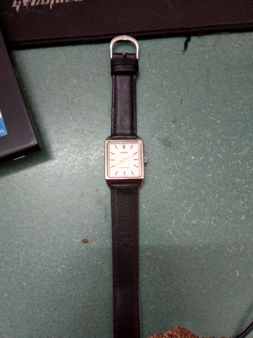 dây da mềm đẹp.để trong hộp có bảo hành rất chuyên nghiệp