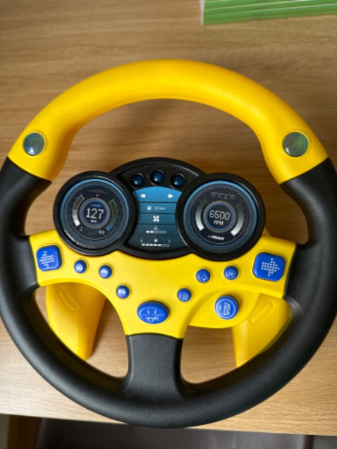 màu sắc đúng với mô tả, chất lượng ổn
kích thươc hơi nhỏ với các bé 6-7 tuổi