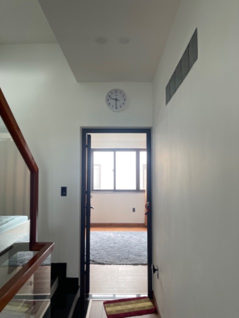 Mua 2 cái thì 1 cái trục trặt. Kình tưởng bin hết đã thay cục bin mới panasonic mà vẫn bị sai giờ. Hôm nay thì hư luôn. Đề mghij shop liên hệ bảo hành cho mình số đt ***