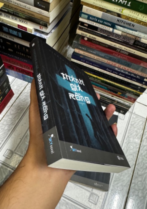 Một cuốn sách hay, sâu sắc, cảm động của tác giả Keigo.

Ẩn chứa sau những vụ án là những câu chuyện đau lòng với nhiều mảnh đời được tác giả lồng ghép, minh họa cho một xã hội Nhật có nhiều mâu thuẫn mà chỉ dùng lý mà thiếu tình thì sẽ chẳng thể giải quyết được vấn đề đang tồn tại.

Án tử hình, nên duy trì hay xoá bỏ?

Một  tác phẩm nặng nề nhưng rất đáng để trải nghiệm.