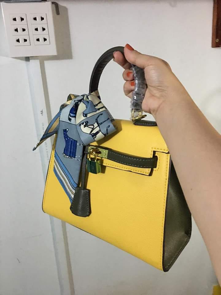 Âm thanh khá trong. Chép nhiều hơn bass. Loa này hát trong phòng rộng tầm 25-30 m vuông là vừa. Mình để trog phòng khách, Khi bật lên âm thanh trong các bức tường vọng lại nghe rất êm và đầm tai, bật nhạc sống hát bolero nghe phê lắm. Mình đã dùng qua khá nhiều loa kẹo kéo thì trong tầm giá này với chất lượng âm thanh như vậy, độ to của thùng bass, mình khuyên các bạn nên mua loa này nhé