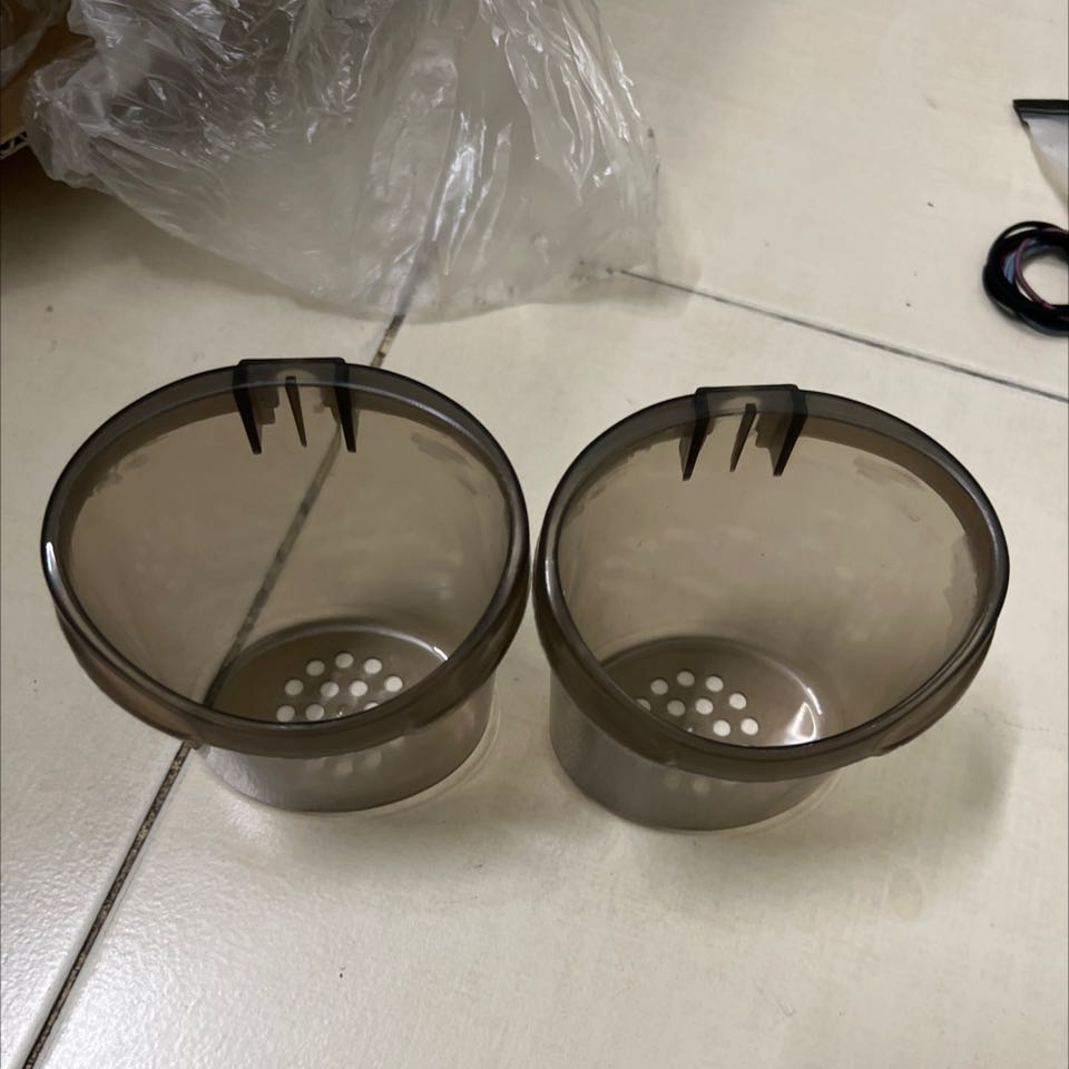 Sản phẩm không có đồ gì để đín lên tường, không giống trong hình