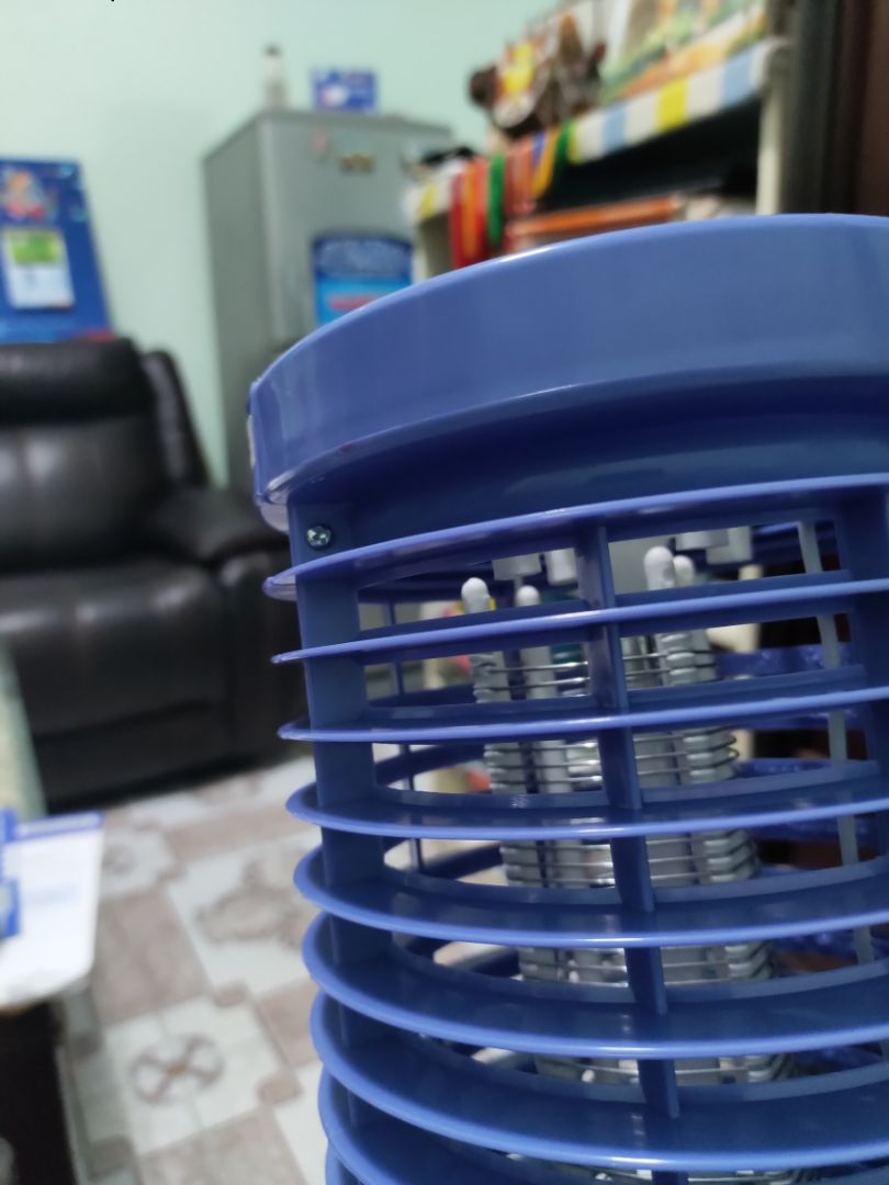 Đèn đặt giữa tháng 8. Hôm nay 27/9 mới nhận được sau khi chat liên hệ shop (để yên chắc không biết đến bao giờ)
Hàng nhận được bị sút đèn bên trong, cắm điện không chạy được.
Đề nghị Tiki hoặc shop liên hệ lại để đổi trả hàng cho tôi. Không thể vì giãn cách covid mà chất lượng dịch vụ + chất lượng sản phẩm xuống cấp như vậy.