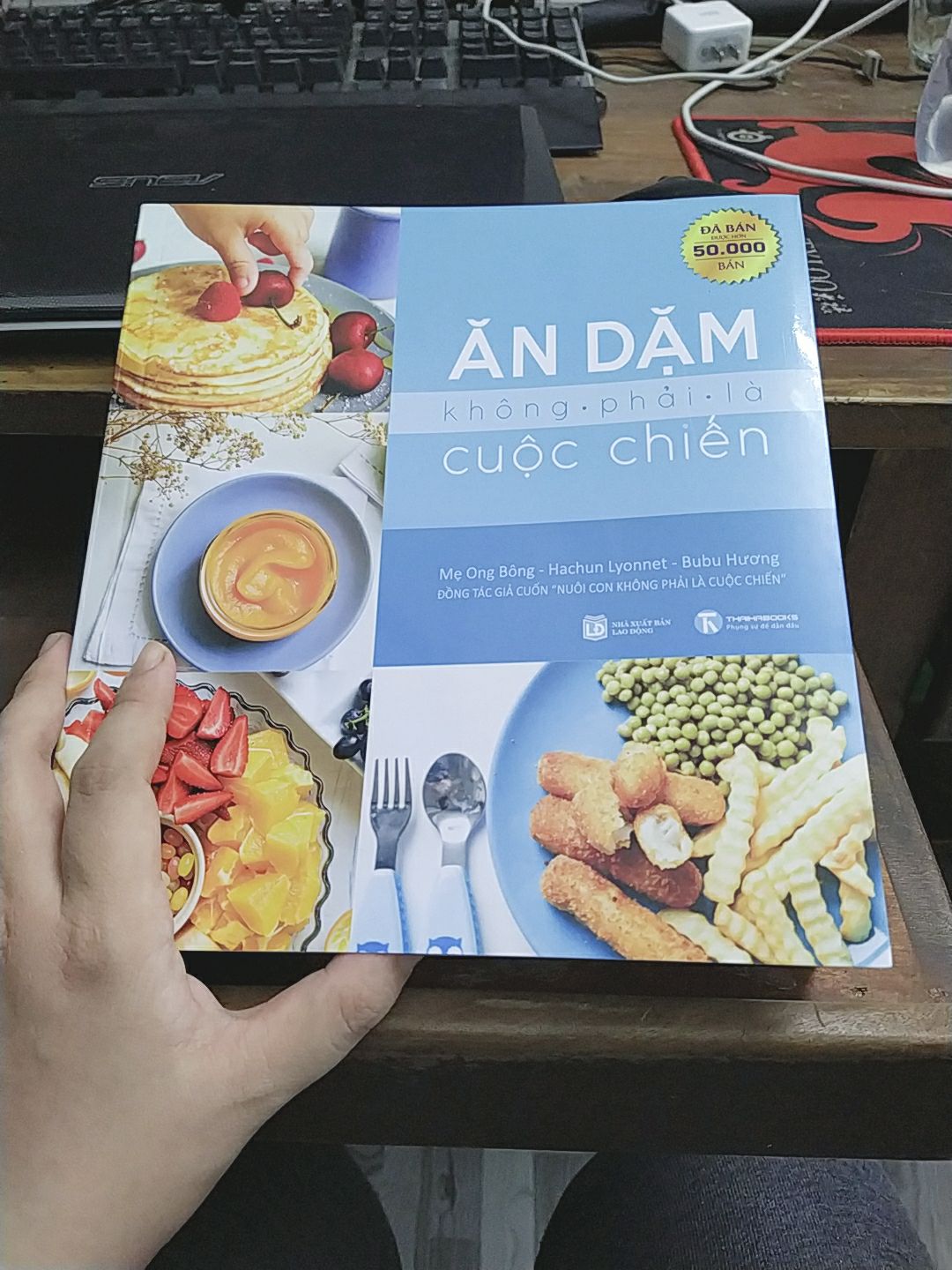 sách rất đẹp! in màu 100% nội dung rất có ích mình nghĩ các mom nên mua cuốn này sách rất đẹp! in màu 100% nội dung rất có ích mình nghĩ các mom nên mua cuốn này