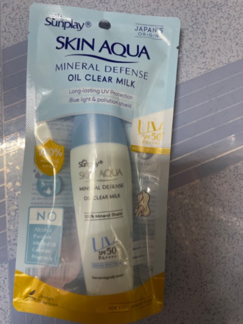 Chất sữa nhẹ, dễ thoa lên da, không gây kích ứng nhưng có chút rít rít, nói chung xài được, nhưng da vẫn có dầu, chắc da dầu nhìu thì không sạch được. Ai da dầu ít chắc có hiệu quả Chất sữa nhẹ, dễ thoa lên da, không gây kích ứng nhưng có chút rít rít, nói chung xài được, nhưng da vẫn có dầu, chắc da dầu nhìu thì không sạch được. Ai da dầu ít chắc có hiệu quả