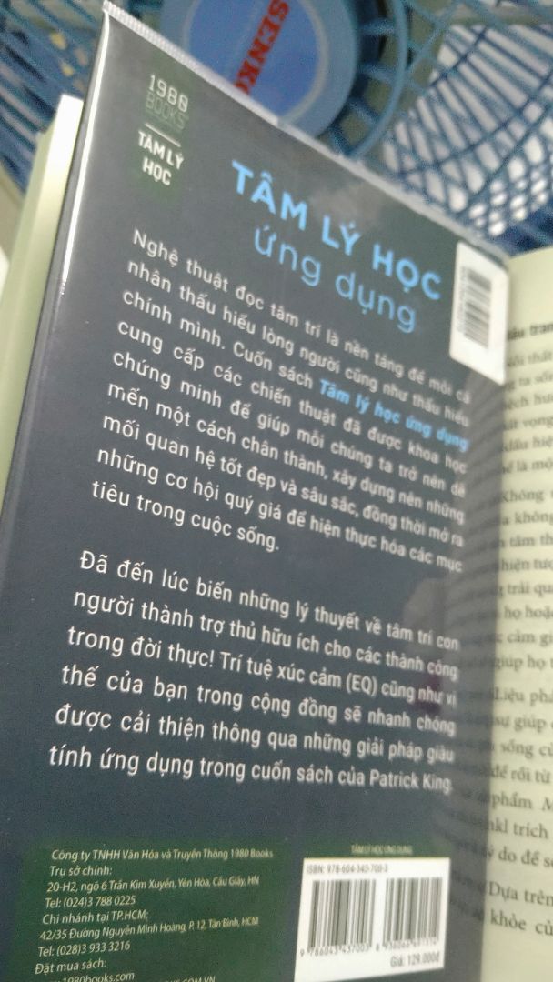Về sách: sách đẹp, thơm. Nội dung lôi cuốn, khá dễ hiểu, mình đọc liền 4 chương luôn 🥰
Về Tiki: đợt này Tiki bọc bookcare đẹp nè, có lần bọc cho mình một quyển khác mà nhìn rất xấu, trông cứ như có nước bên trong vậy á. Giao hàng nhanh, qua một ngày là đã tới tay rồi 😗