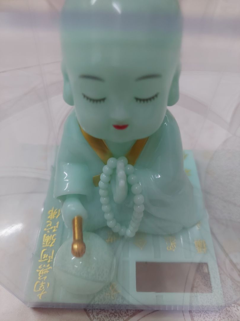 Đặt mua mà shop giao hàng không giống như hình quảng cáo trên tiki , chú tiểu chỉ có 1 màu xanh mủ , shop bán hàng không có uy tín chất lượng .