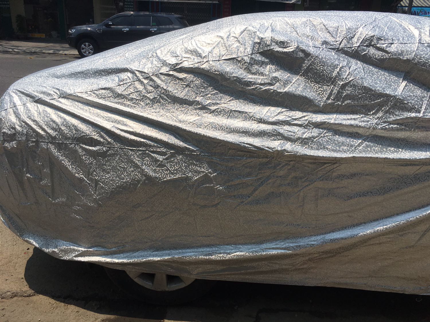 Hài lòng, size 3M rất vừa xe. Chất liệu vải giồng trong mô tả. Chỉ là không có hướng dẫn sử dụng nên không biết dây dù dùng để cột gì vậy ạ?