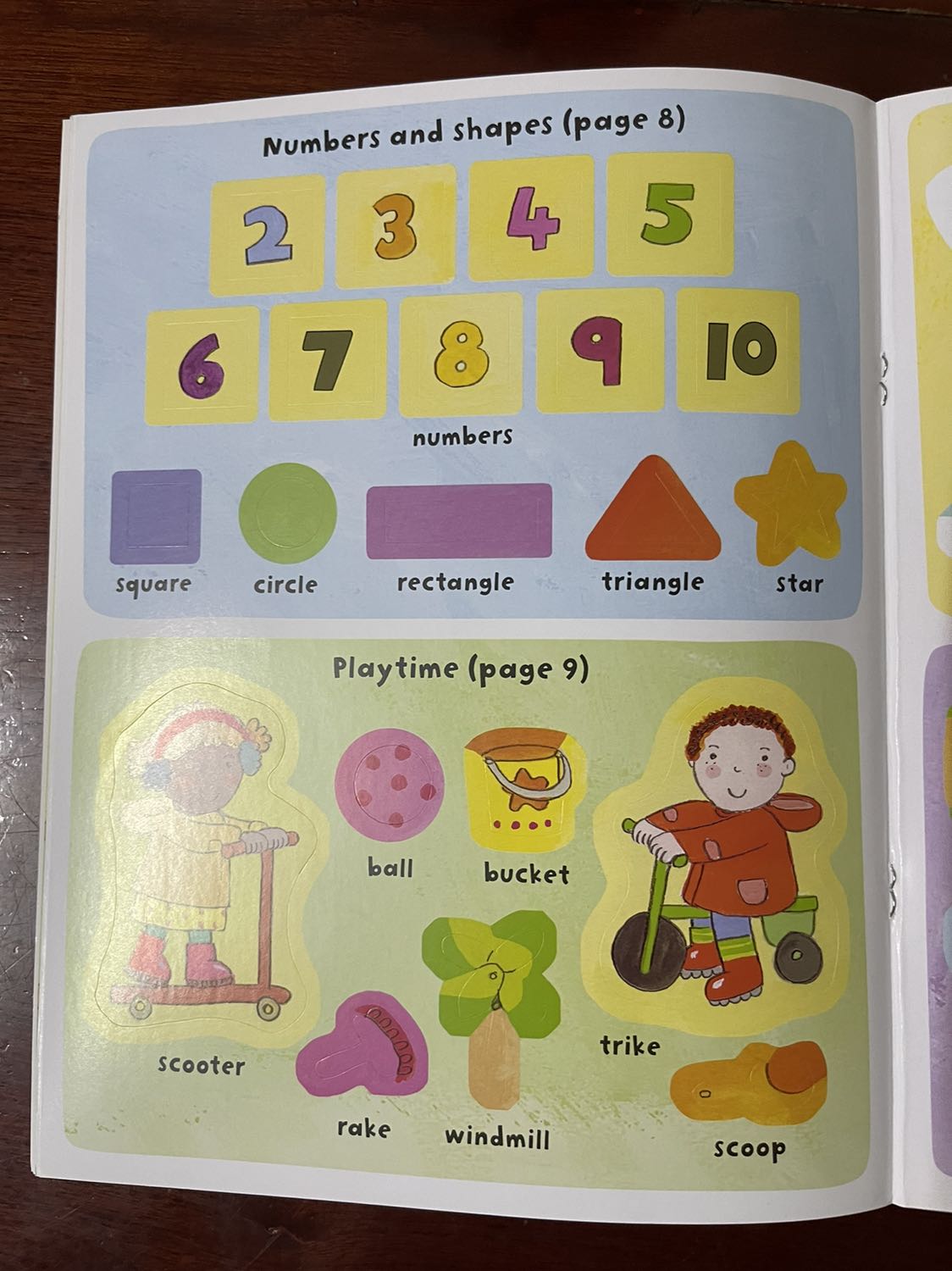 Hình ảnh đẹp vì sách nước ngoài, chất liệu xịn. Chơi giải trí vui vui các bé rất thích.