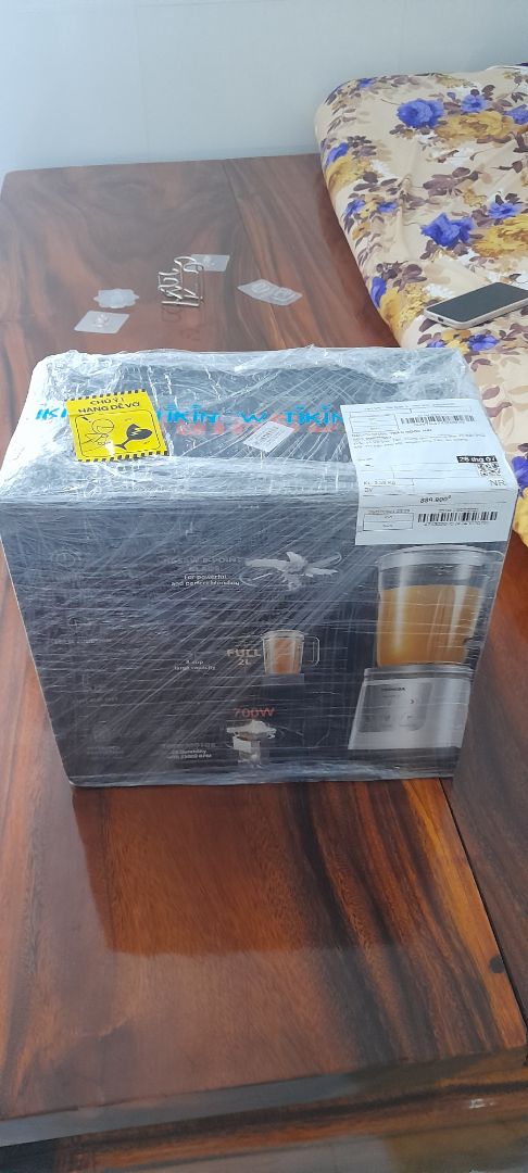 Đã nhận hàng...giao nhanh. Gói hàng chắc chắn không bể vỡ. Máy xay thử thì mạnh lắm nhưng linh cảm nút bấm này sẽ dễ có vấn đề. Chất lượng thì cần thời gian kiểm chứng. Cho 4 sao thôi.